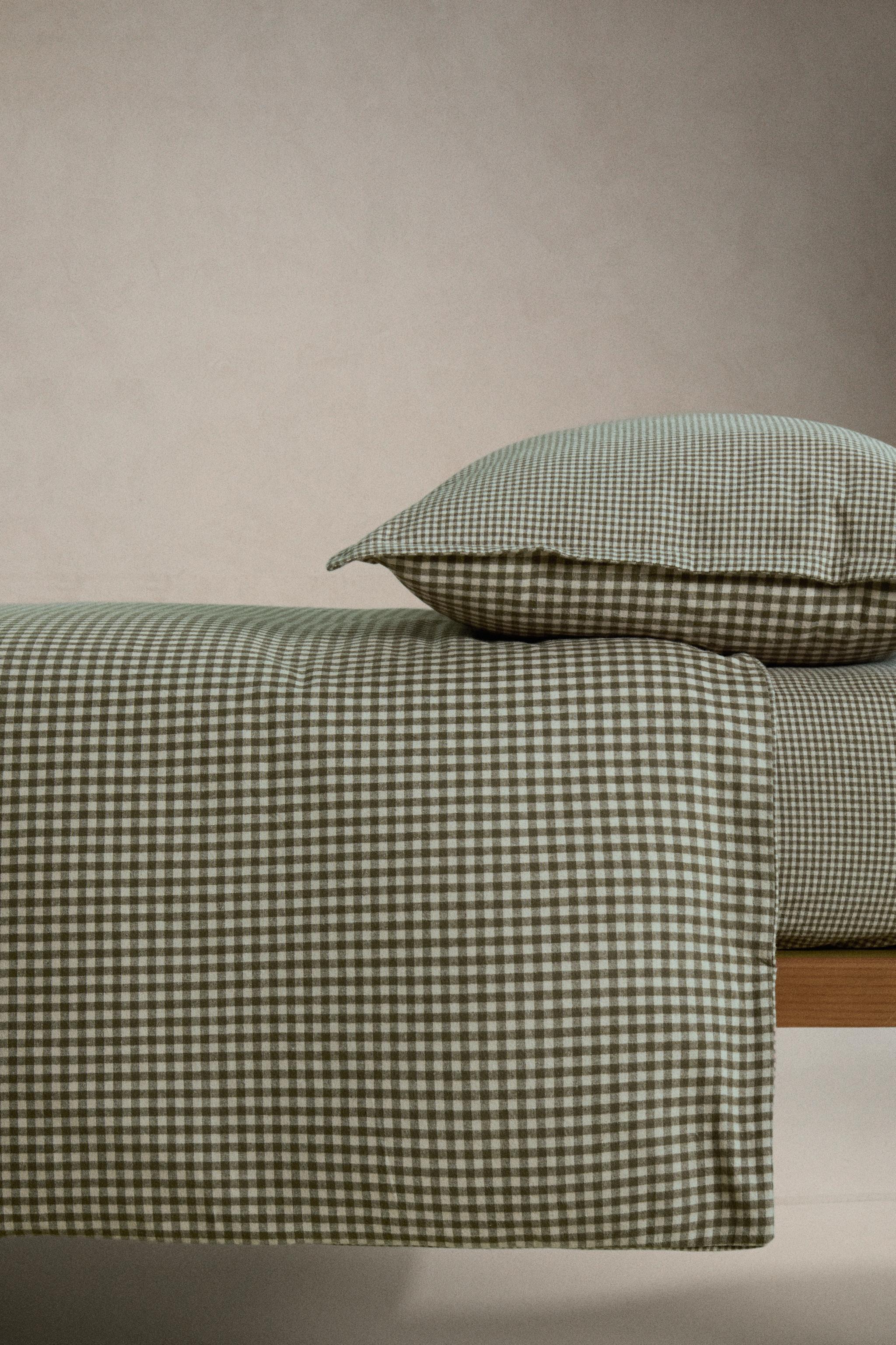 CHILDREN'S GINGHAM FLANNEL FITTED SHEET