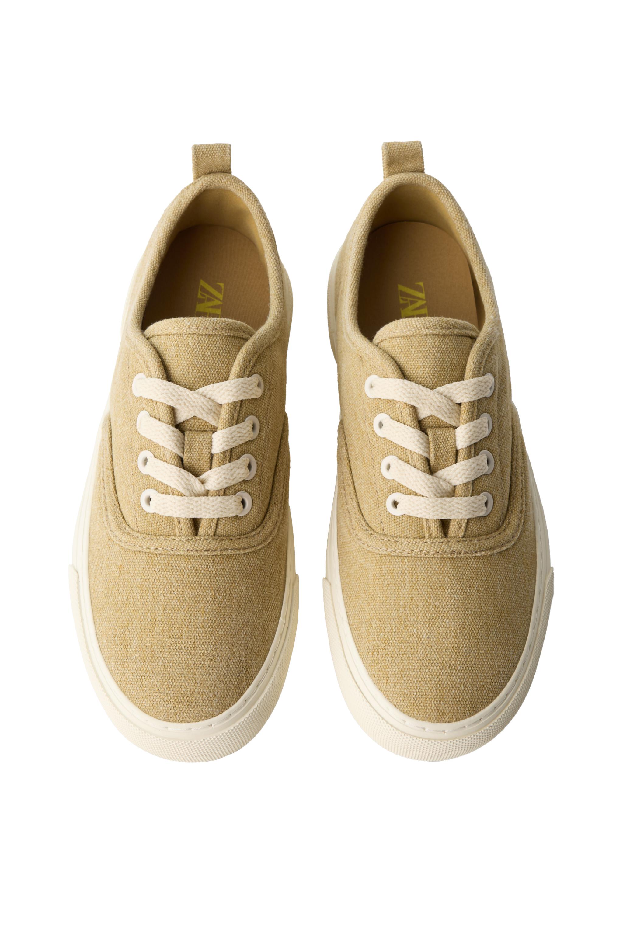 LACE-UP SNEAKERS
