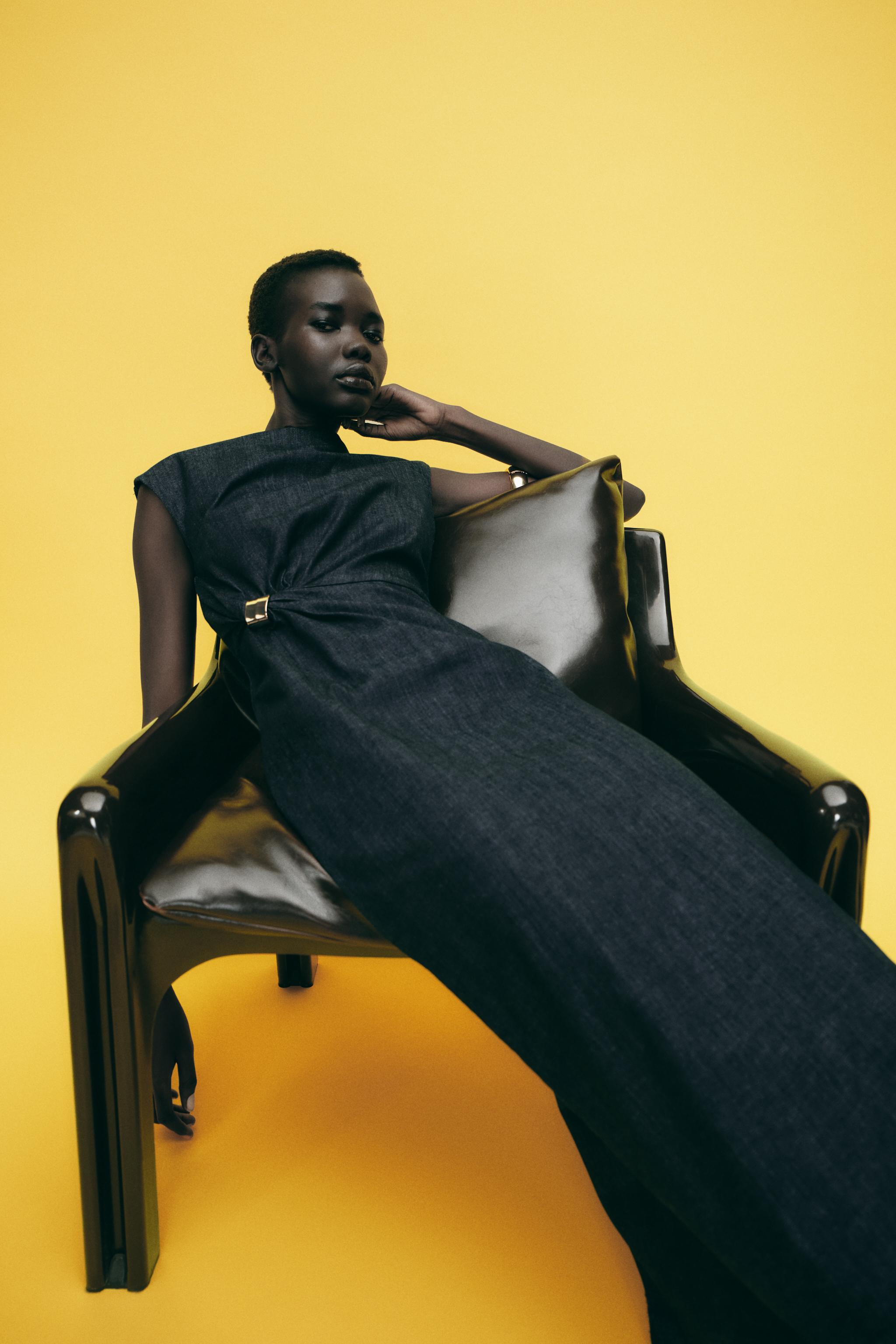 ZARA｜Z1975 ゴールドアップリケ付きミディデニムドレス Z1975 ゴールドアップリケデニムミディ丈ワンピース - ブルー