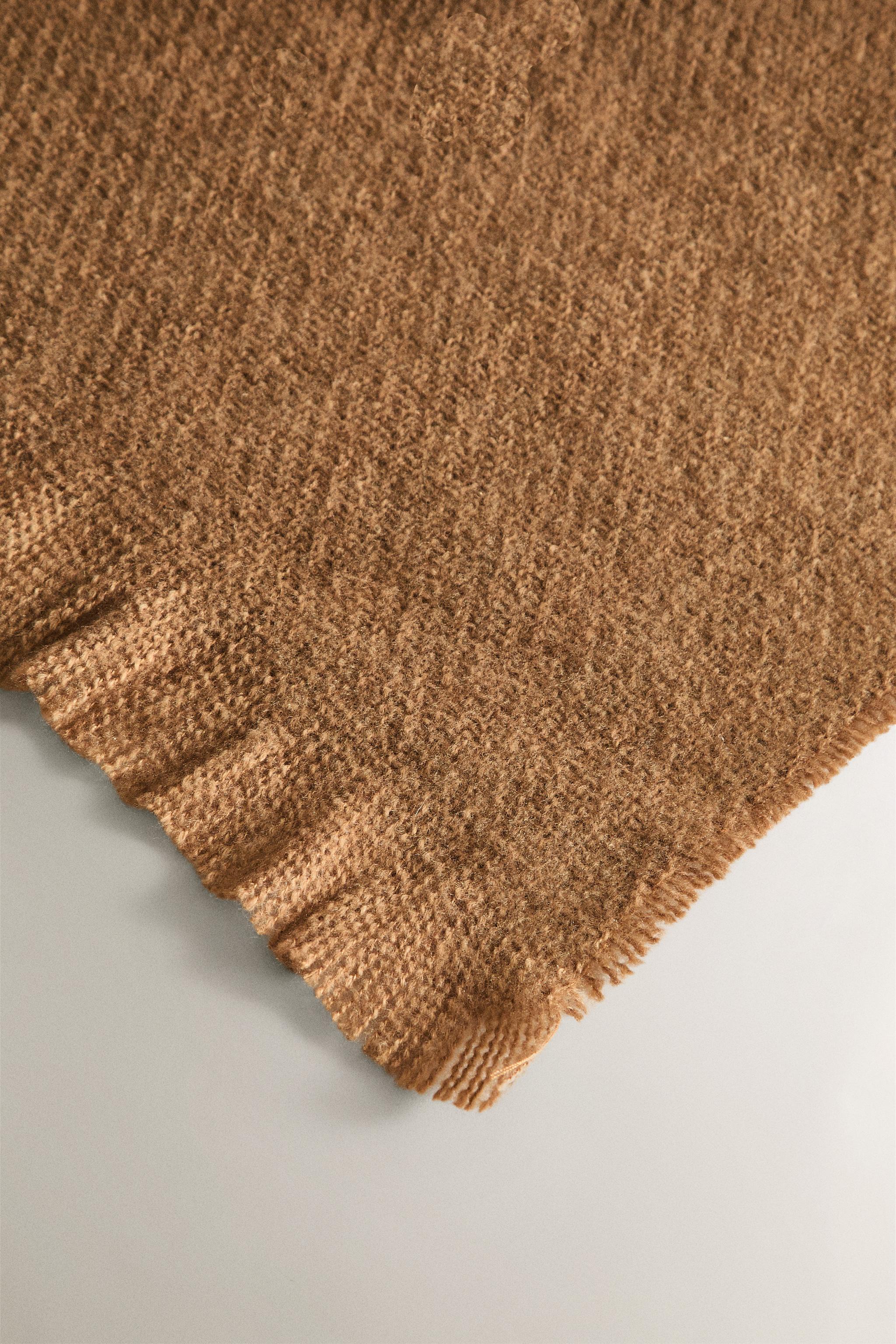FRINGED BLANKET