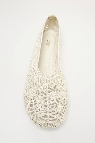 БАЛЕТКИ ГАЧКОМ З КВІТКОВИМ ВІЗЕРУНКОМ - Сіровато-бежевий колір Zara