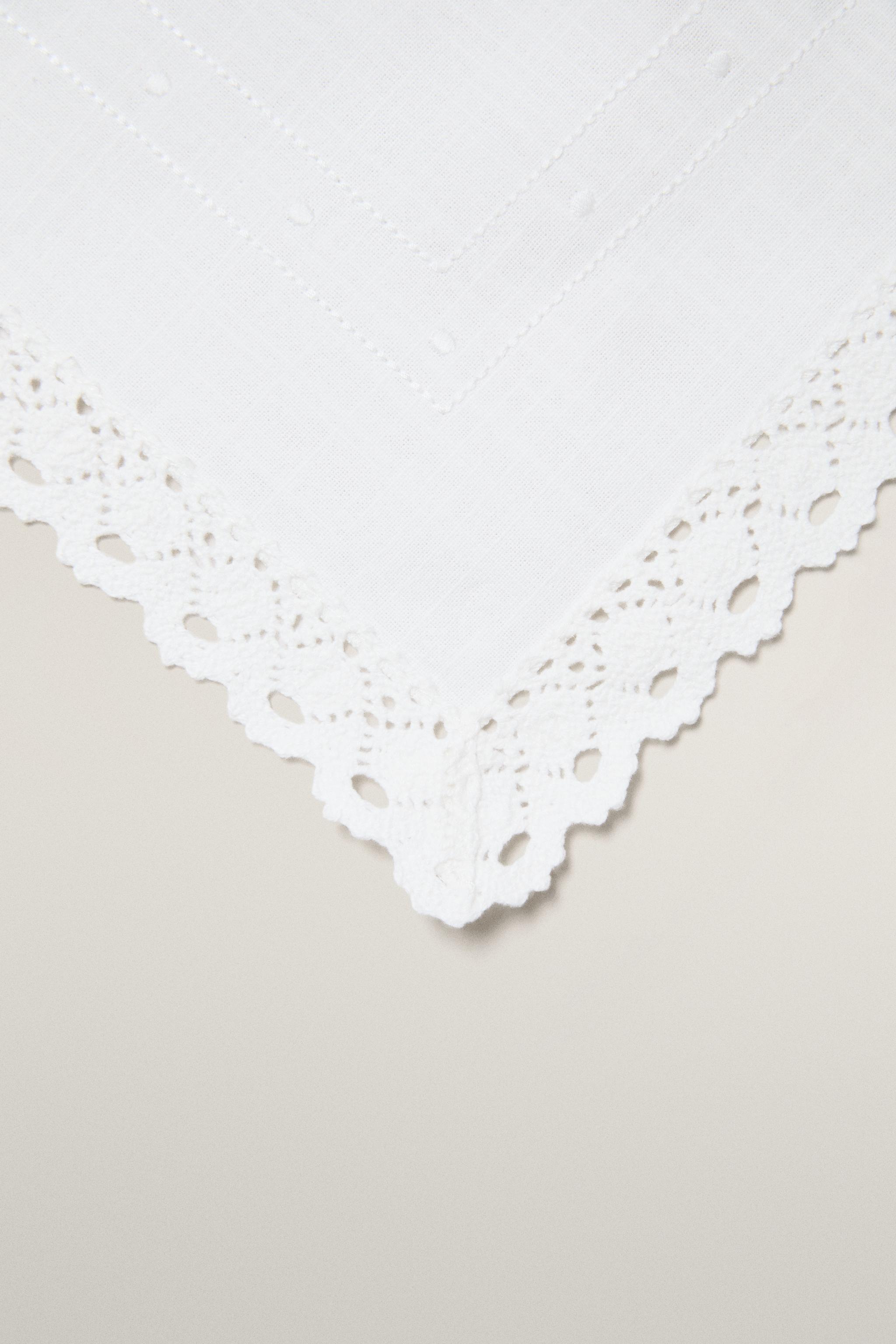 EMBROIDERED COTTON NAPKINS WITH LACE TRIM (PACK OF 2)