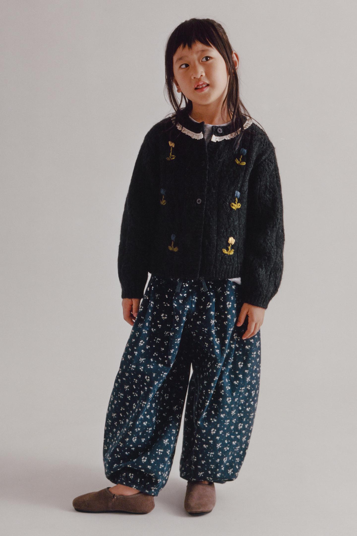 Детские свитеры Zara Embroidered Flowers Cardingan, цвет: Антрацитовый серый — фото 1