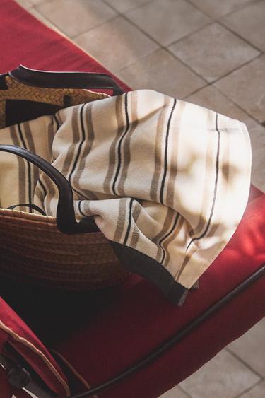 VELOUR BEACH TOWEL WITH CONTRAST STRIPES - Grey green by Zara - Image 5