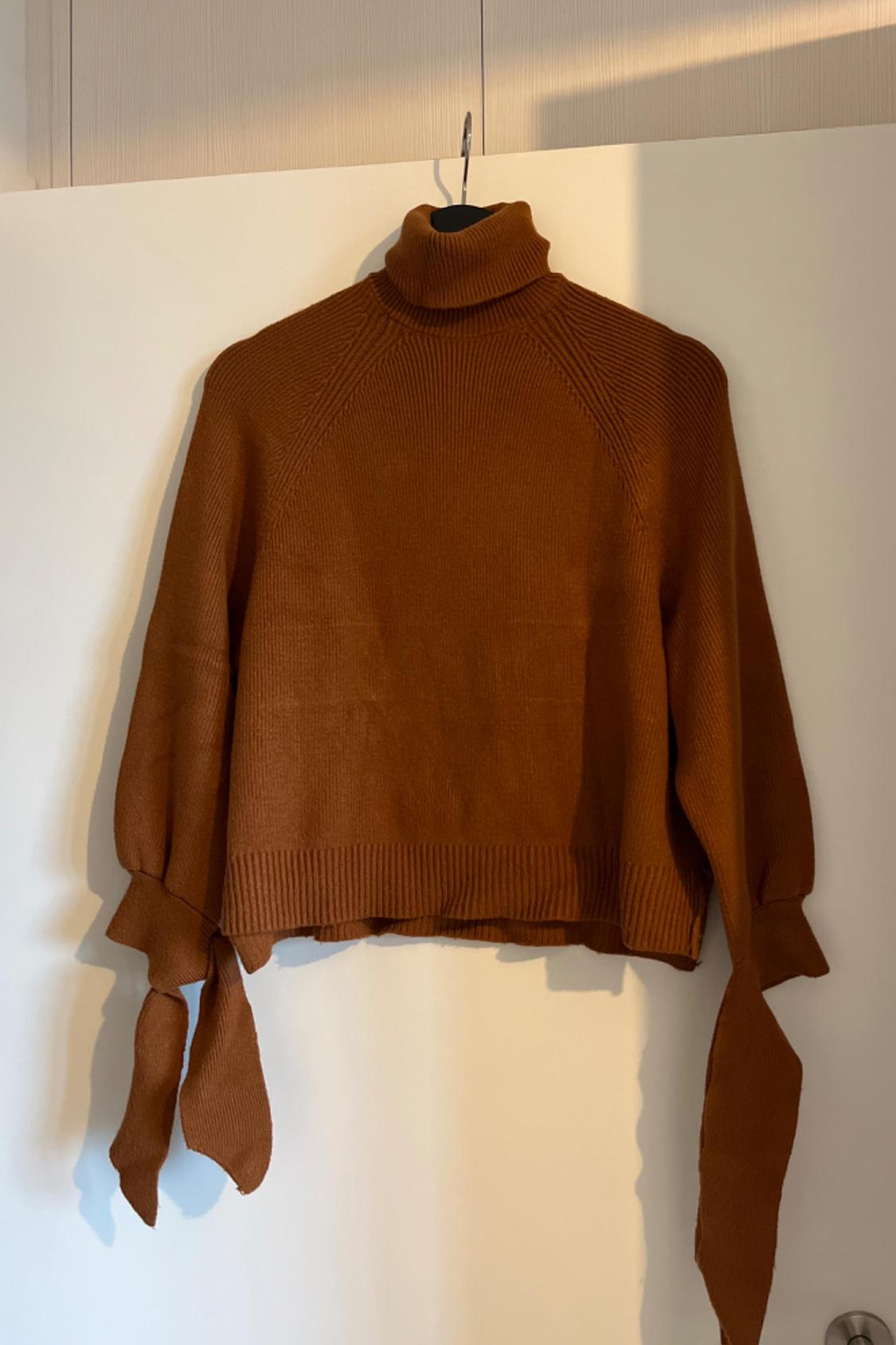KNIT SWEATER WITH TIES