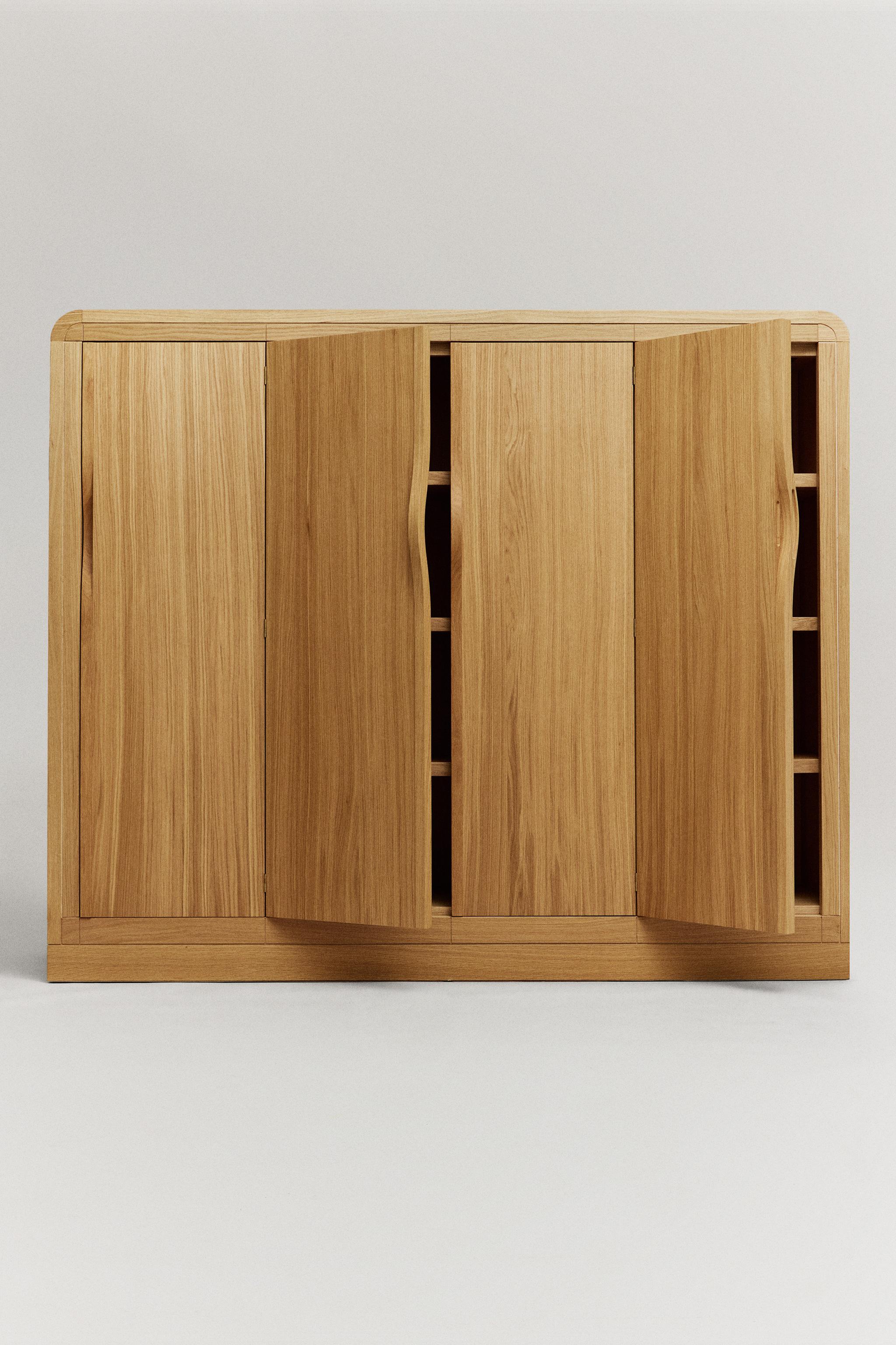 THE BLINKING CUPBOARD