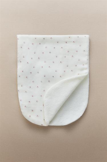 CHILDREN'S FLORAL SHOULDER BIB - Ecru by Zara