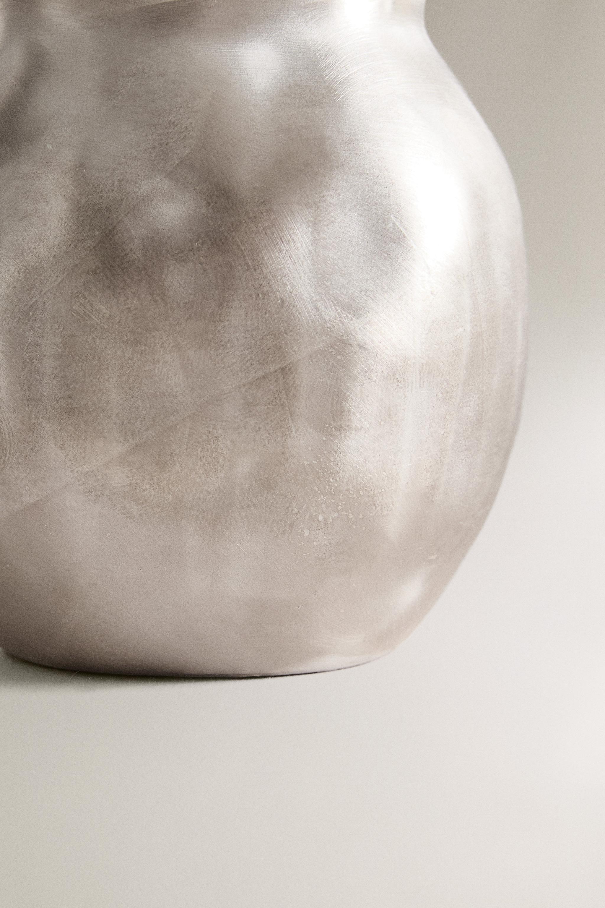 SHINY CERAMIC VASE