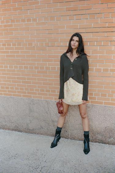 SUÉTER PUNTO RIB BOTONES - Khaki oscuro de Zara