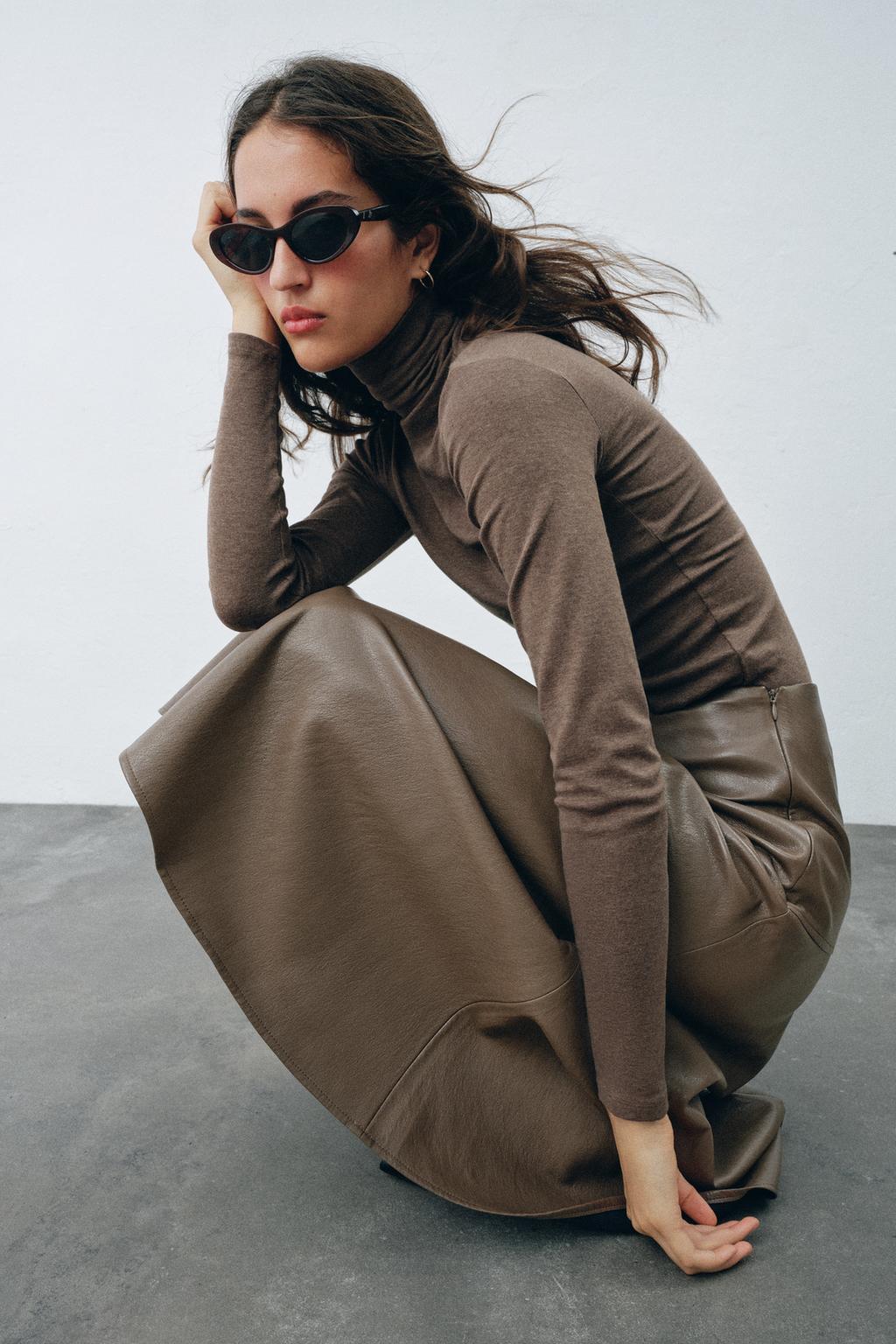 TURTLENECK T-SHIRT