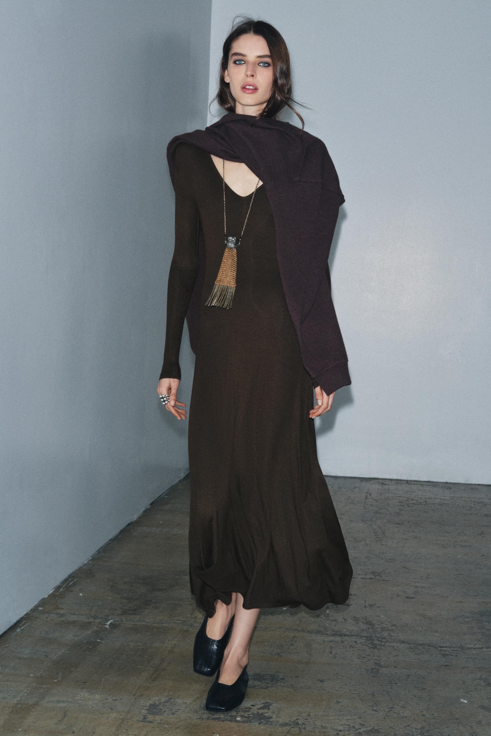 新品タグ付き⭐️「23区L」ブラウンVネック ロングワンピース Vネックロングワンピース - ブラウン | ZARA Japan / 日本