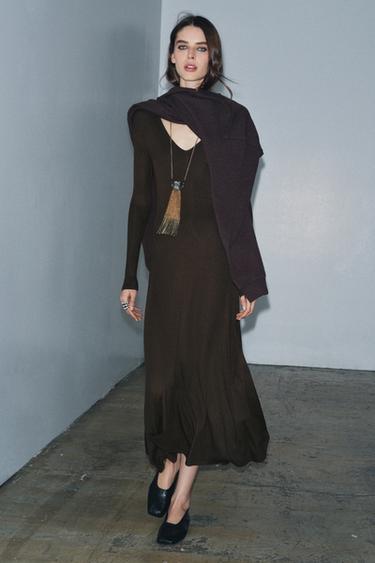 ROBE LONGUE DÉCOLLETÉ EN V - Marron de Zara - Image 3