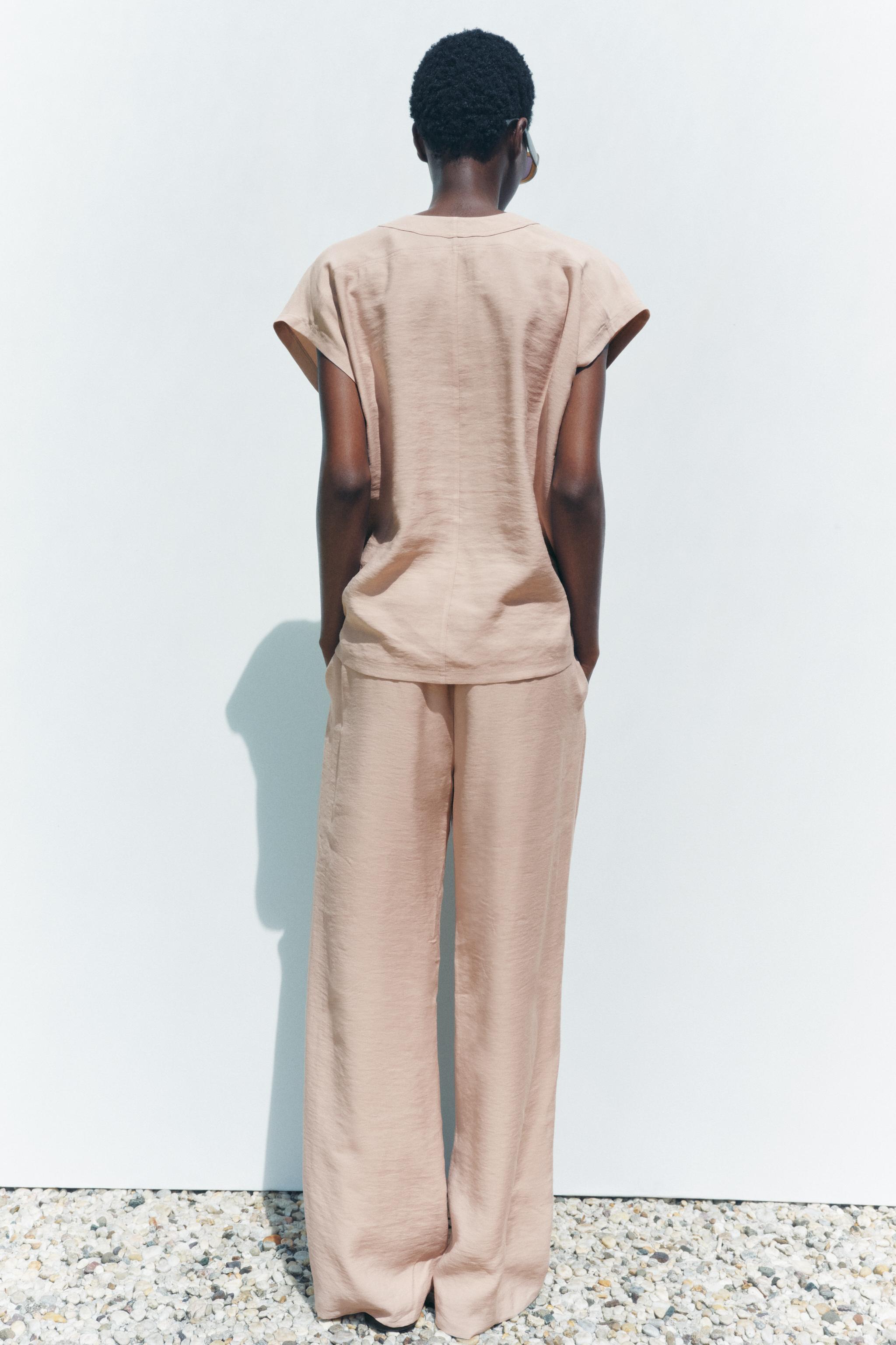 ZW COLLECTION Vネック フルイドトップス - サンド | ZARA Japan