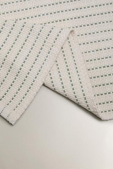 TAPIS DE BAIN TEXTURÉ - Écru / Vert de Zara - Image 1
