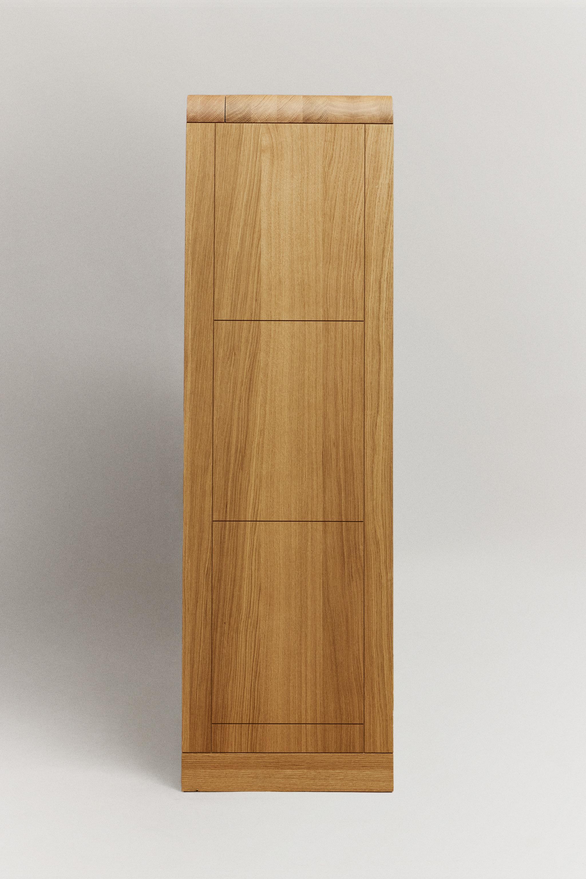 THE BLINKING CUPBOARD