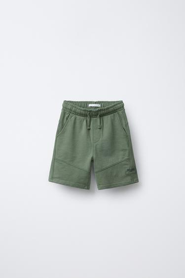 BERMUDA STRAIGHT GARMENT DYE - verde lavado de Zara