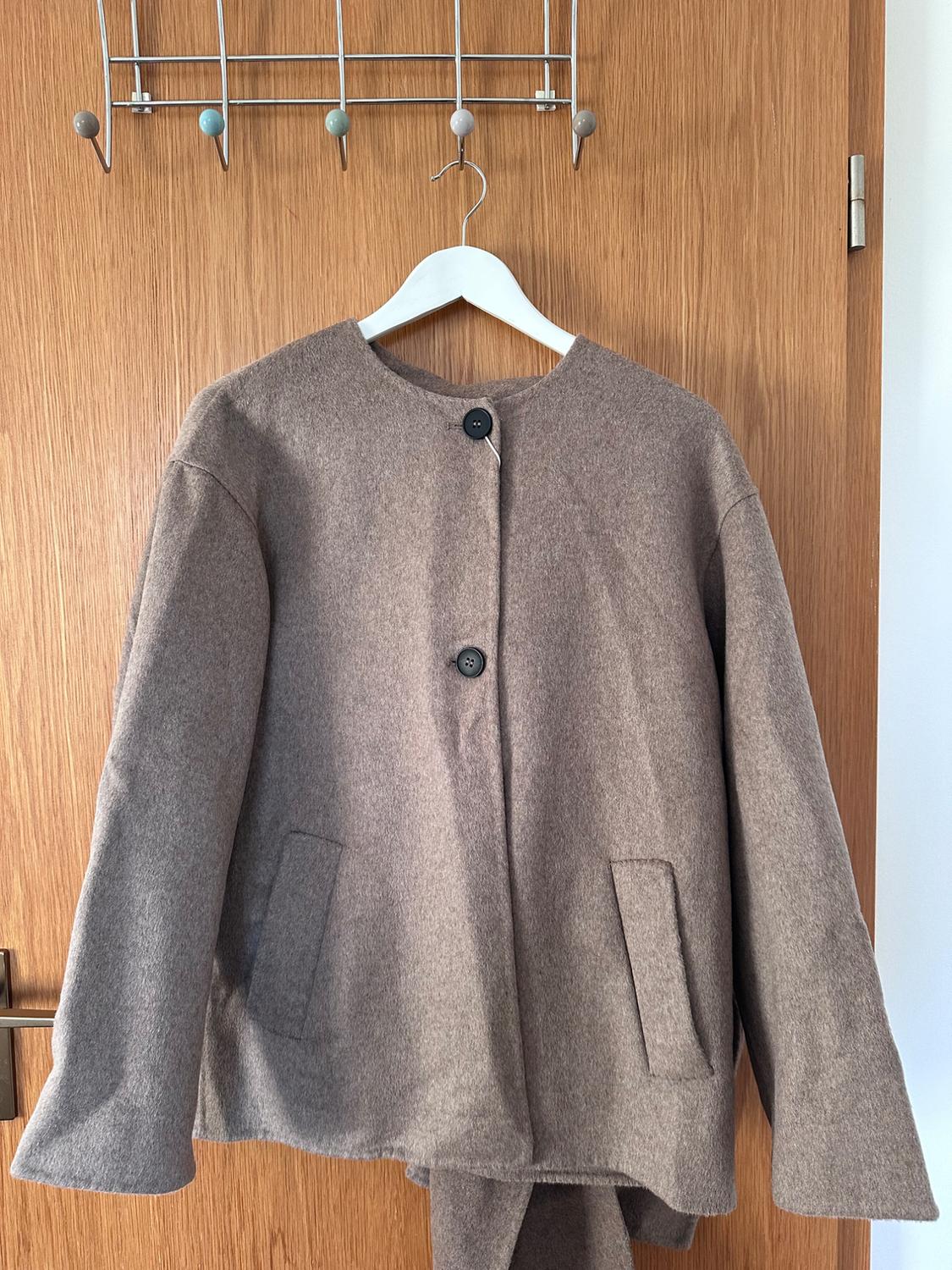 SHORT WOOL COAT WITH SCARF - Image 3