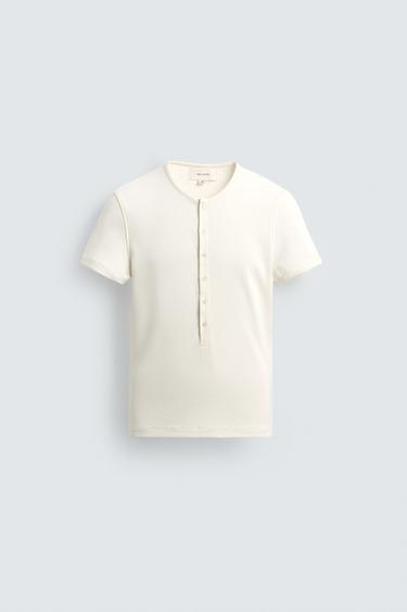 تيشرت RIB بياقة هينلي - أبيض مكسور الخاص بـ Zara