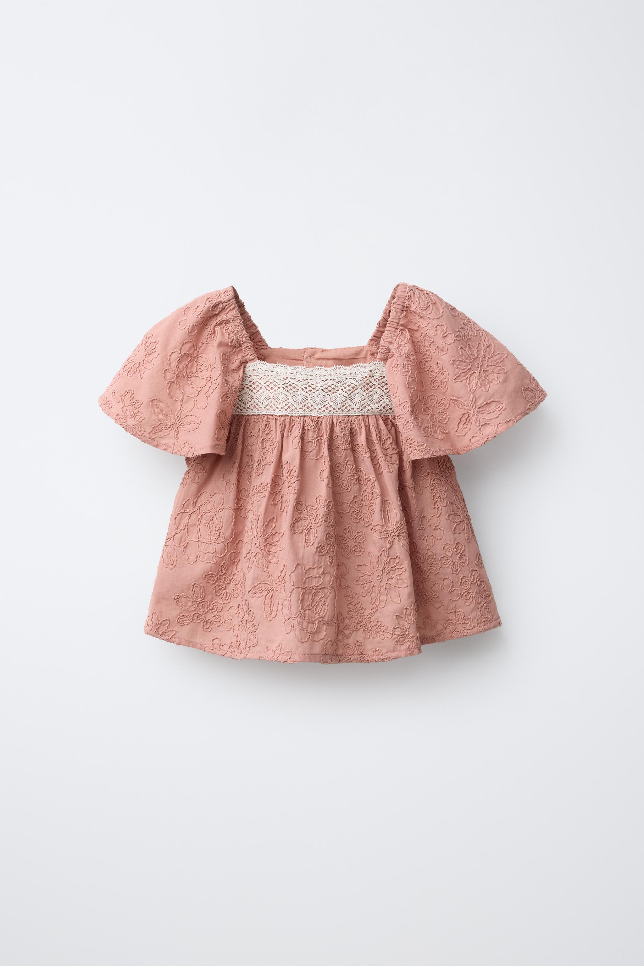 BLOUSE À FLEURS BRODÉES EN DENTELLE