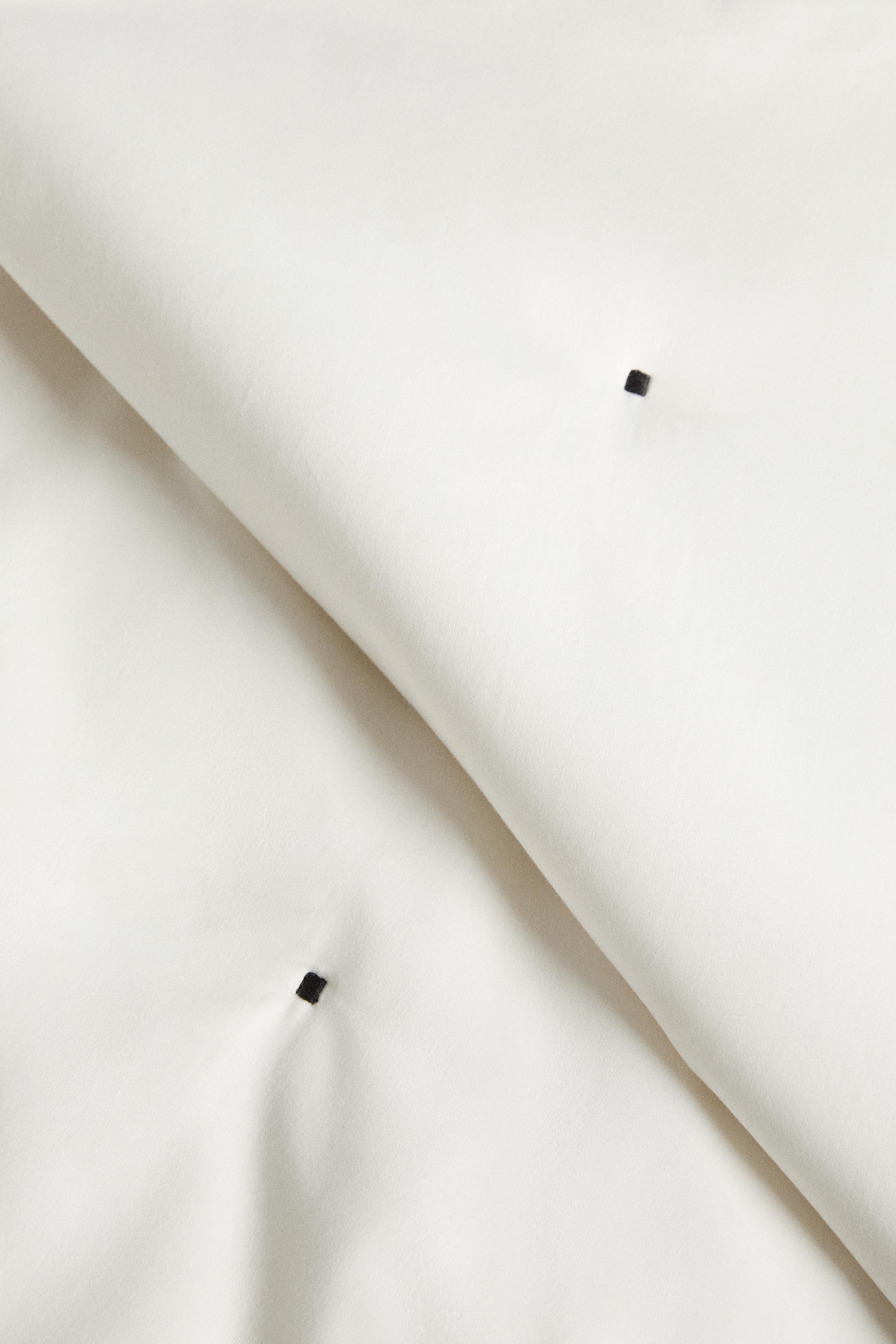 ÉDREDON SATIN MATELASSÉ POIS