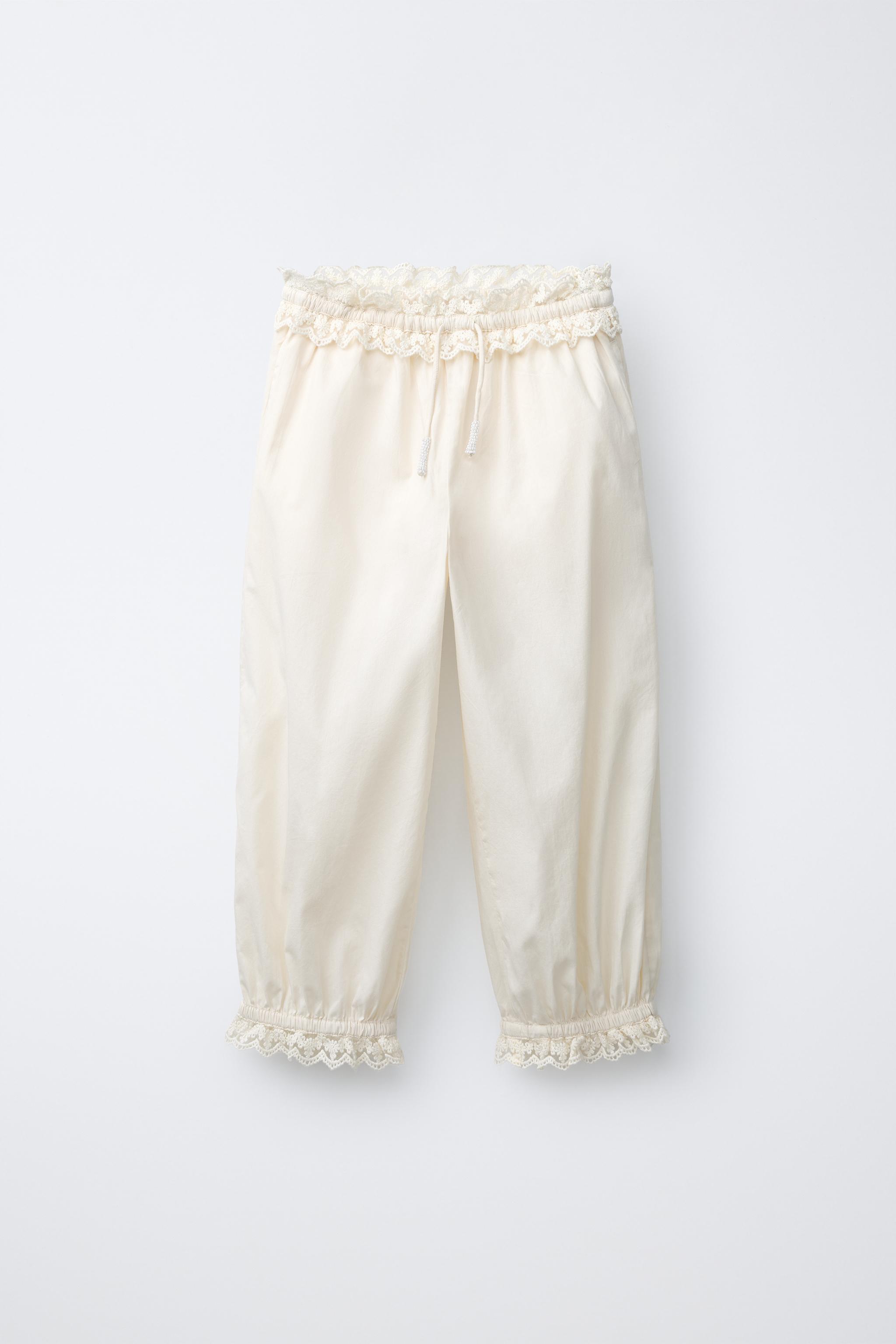 PANTALON EN DENTELLE