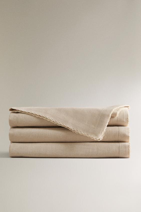 SCALLOPED TABLECLOTH (78x118")
