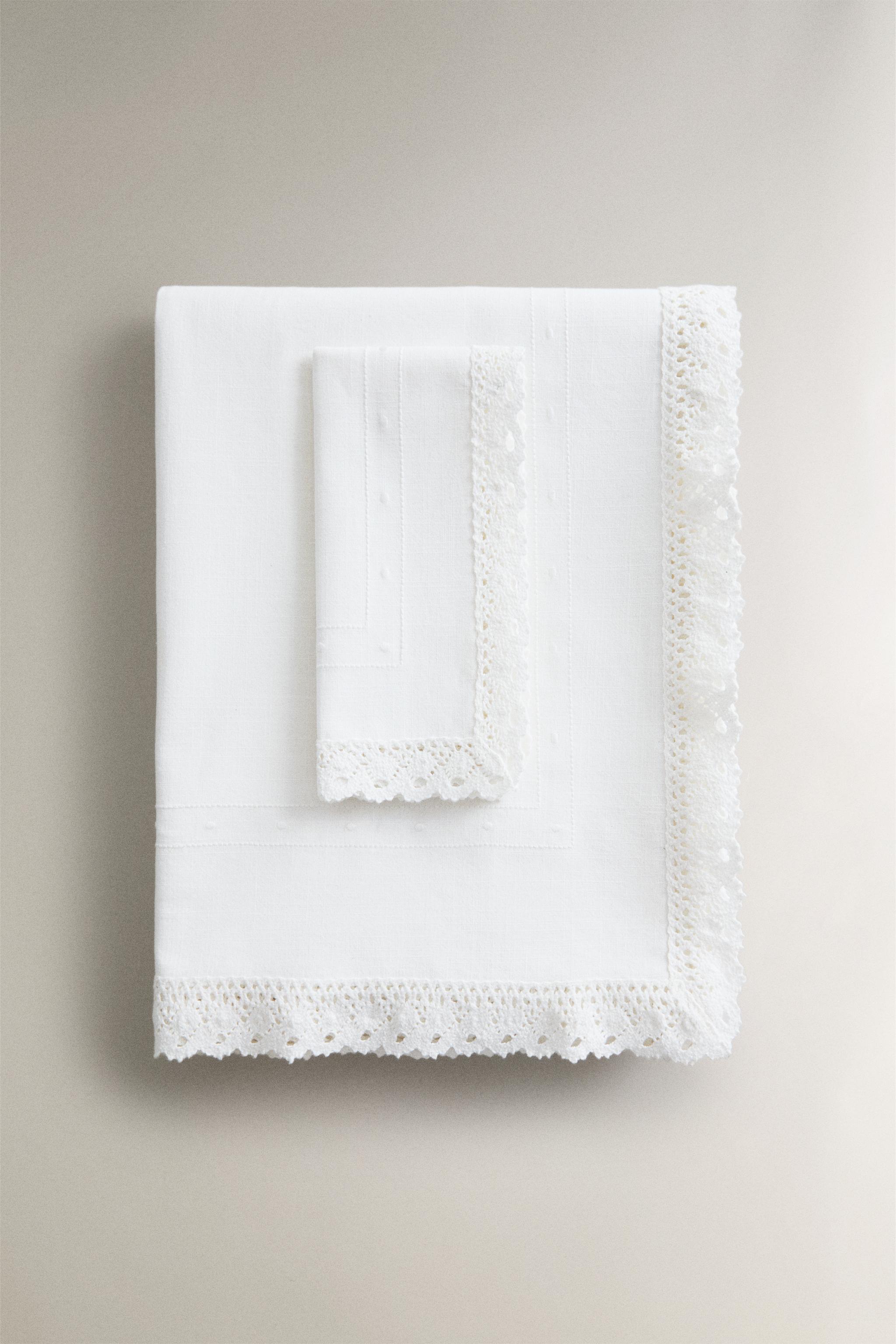 NAPPE COTON BRODÉE ET DENTELLE