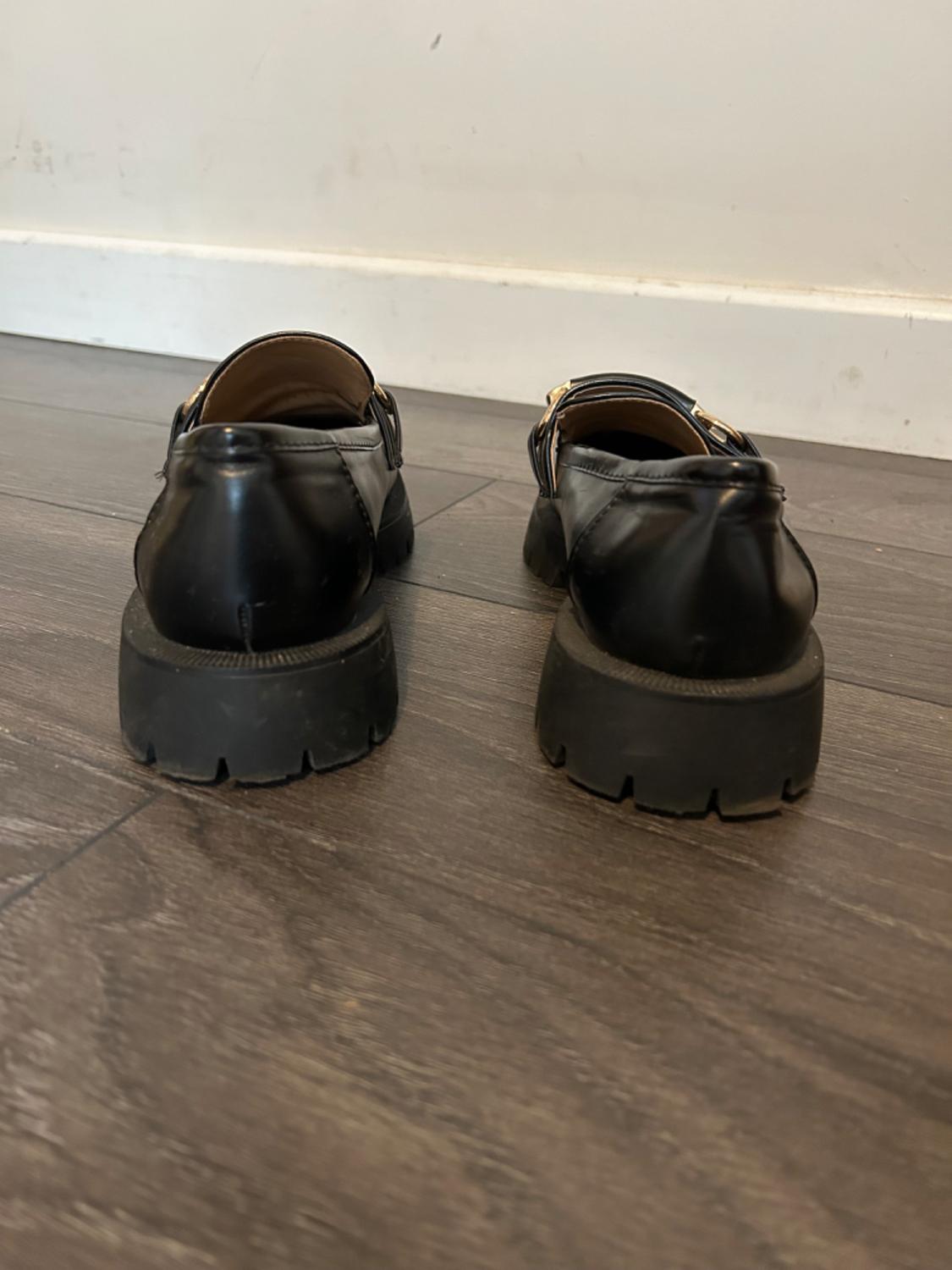FLAT LOAFERS WITH CHAIN DETAIL - Image 4