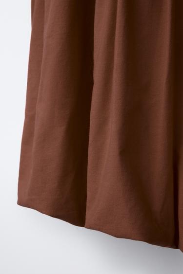 BAUSCHIG GESCHNITTENES KLEID - Braun von Zara