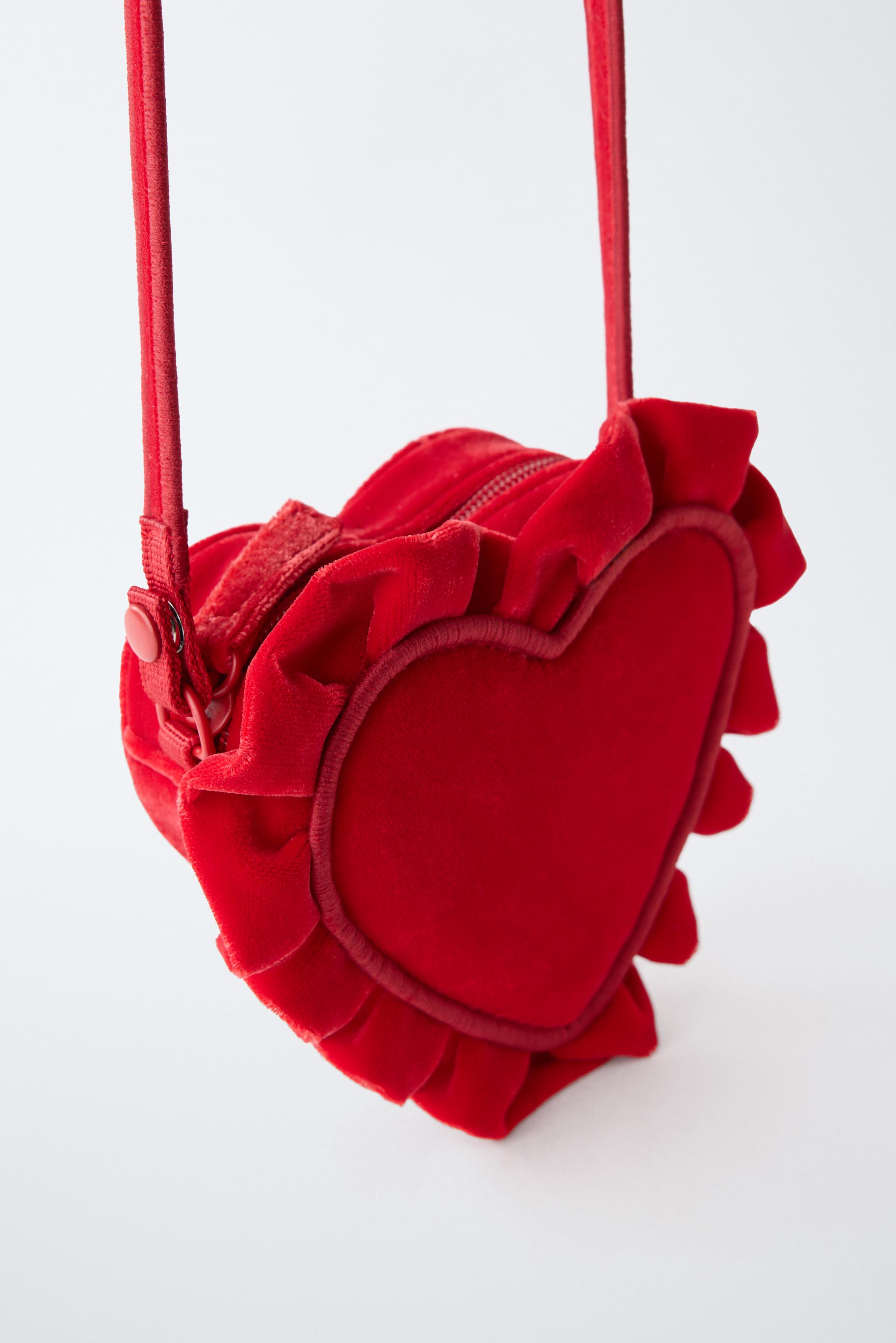 HEART CROSSBODY BAG
