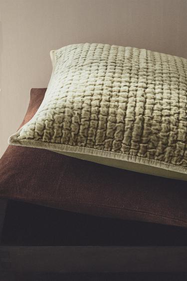 FADED VELVET CUSHION COVER - Green by Zara