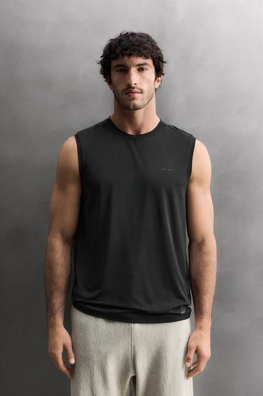 تيشرت تانك تقني - أسود الخاص بـ Zara