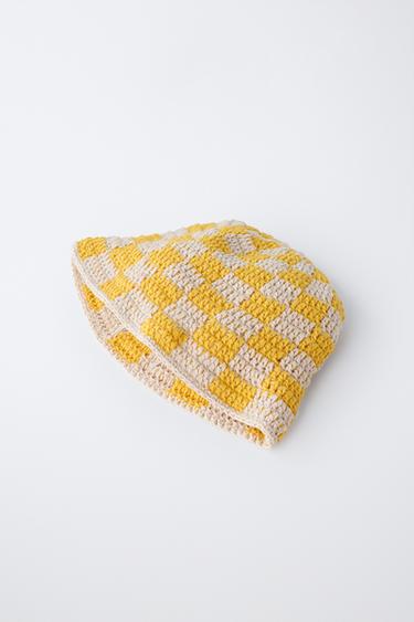 CHAPEAU BOB EN MAILLE CROCHET DAMIER - écru/jaune de Zara - Image 1
