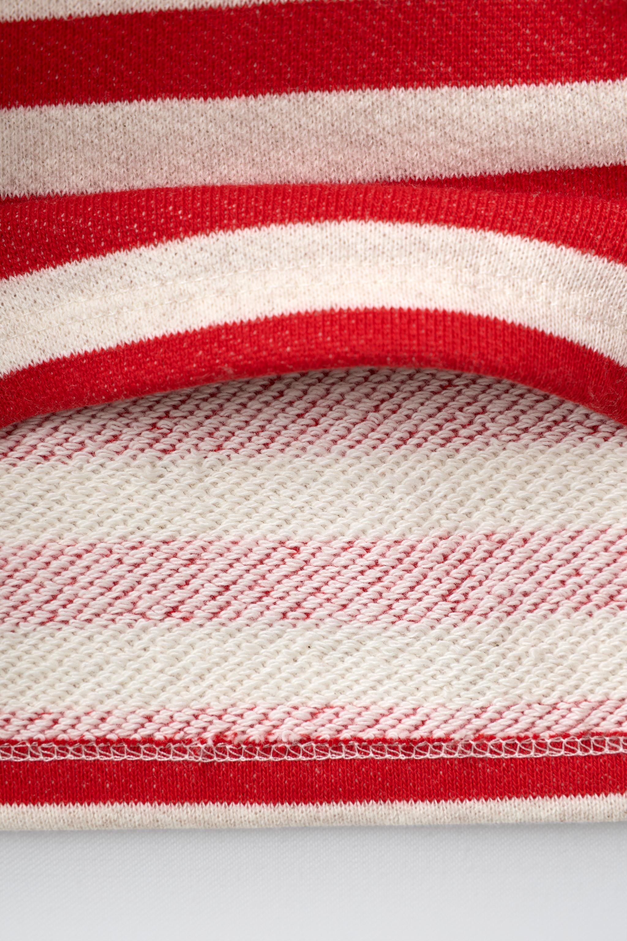 CONTRAST STRIPE SWEATSHIRT