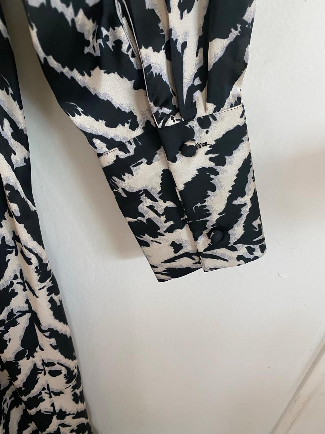 SATIN EFFECT ANIMAL PRINT DRESS - Image 5