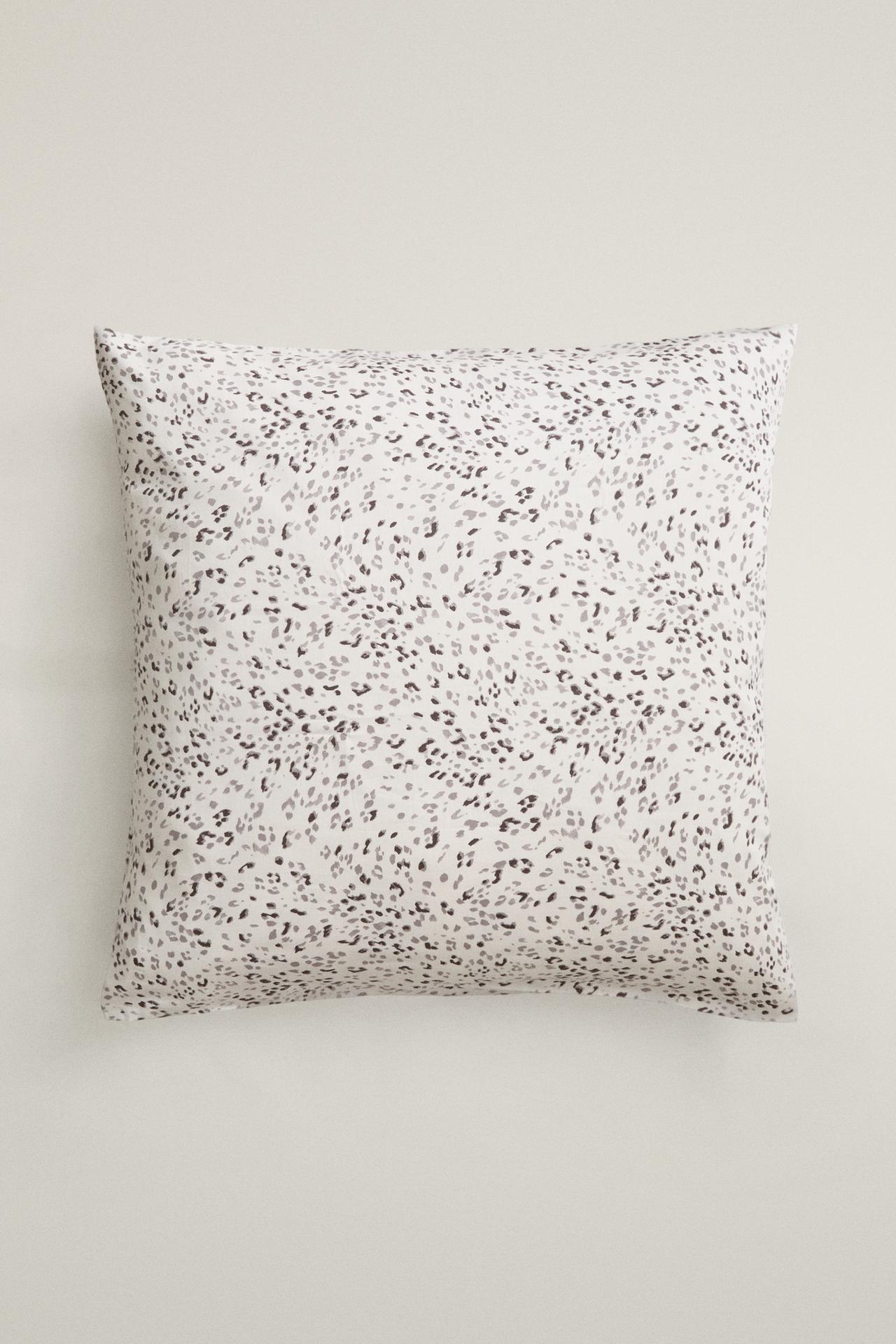 ANIMAL PRINT SATEEN PILLOWCASE (300 THREAD COUNT) — Ecru