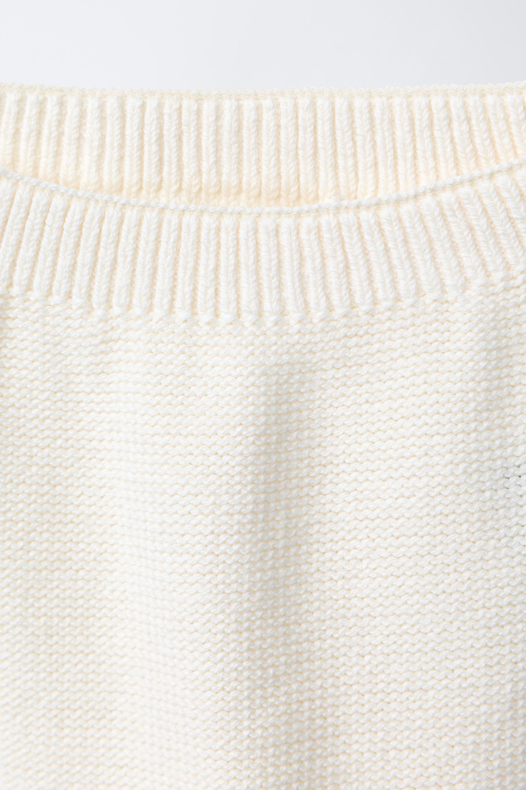 PANTALON EN MAILLE AVEC PIÈCE LAPIN