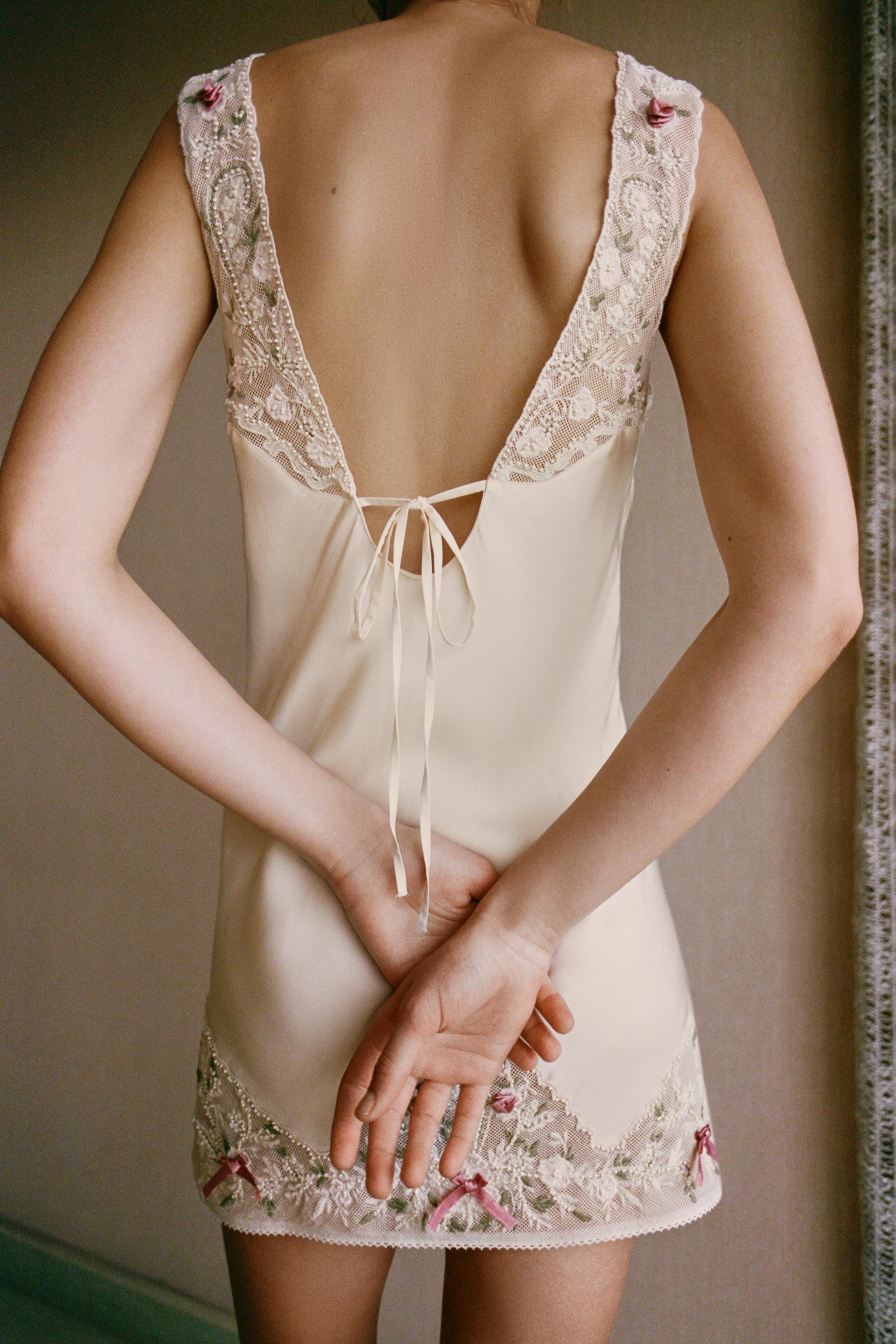 ROBE EN TULLE BIMATIÈRE BRODÉE FANTAISIE