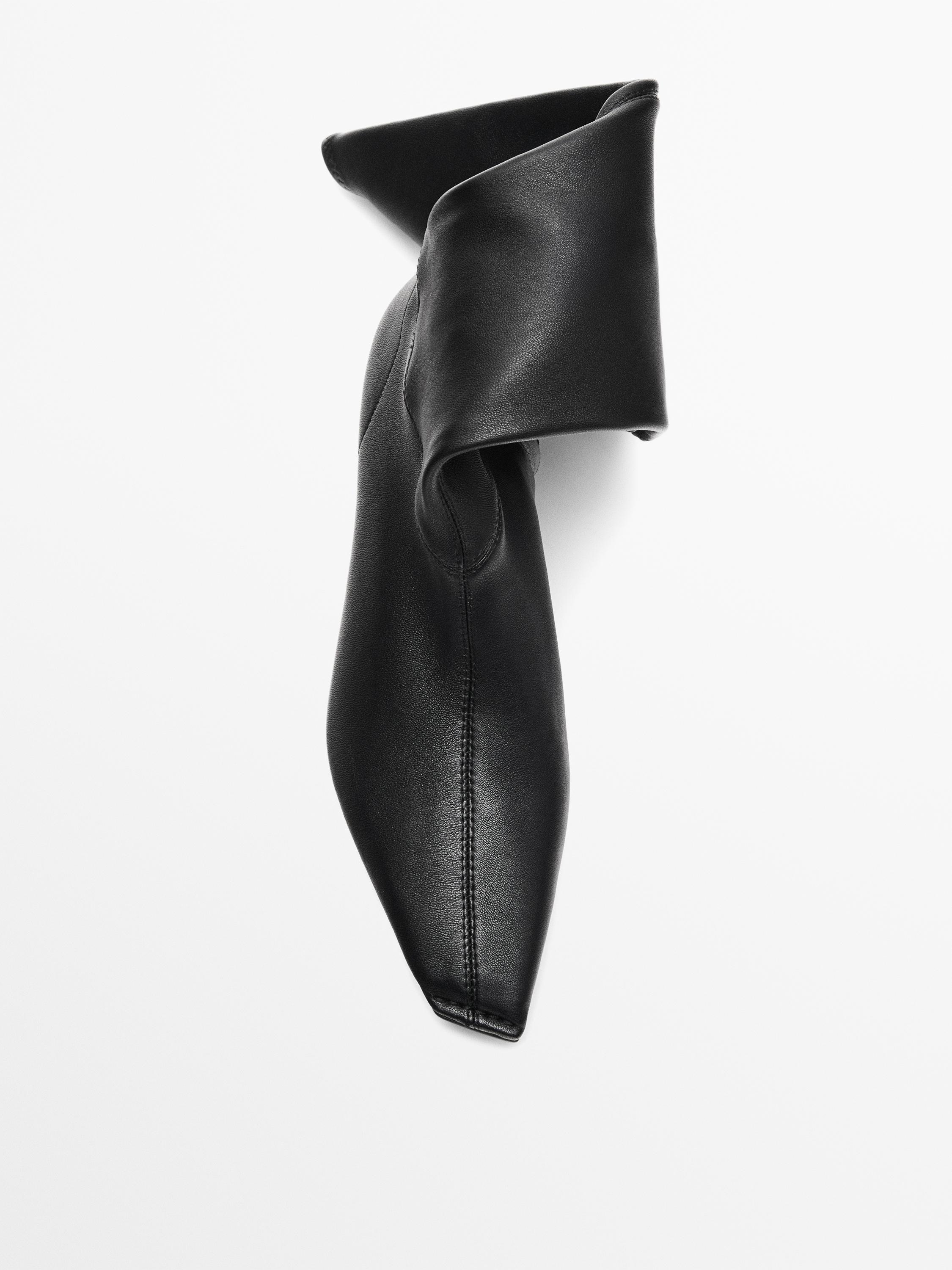 Stretch heeled boots