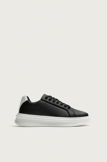 ZAPATILLA DETALLE TALÓN - Negro de Zara