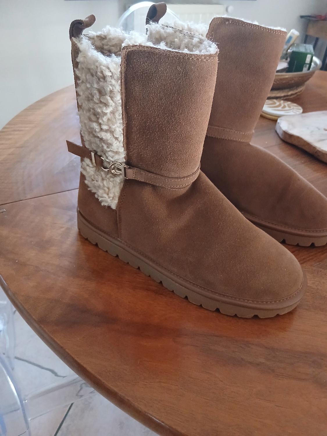 FAUX SHEARLING AND LEATHER FLAT ANKLE BOOTS - Image 2