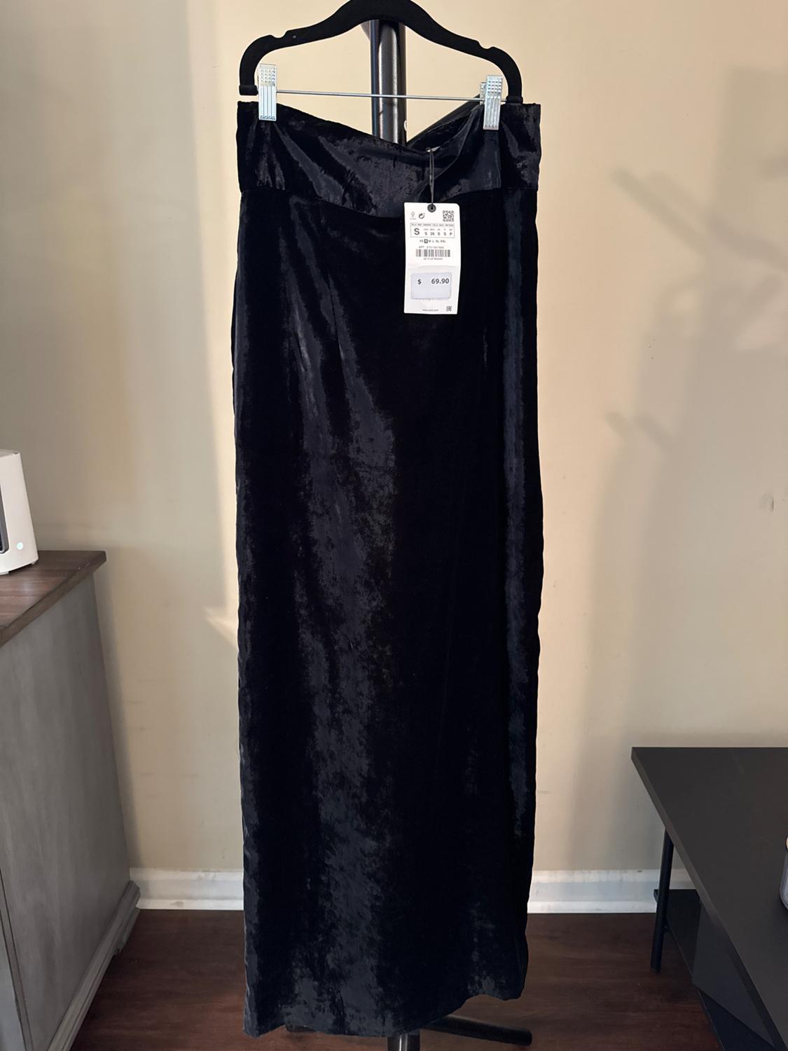 LONG VELVET SKIRT