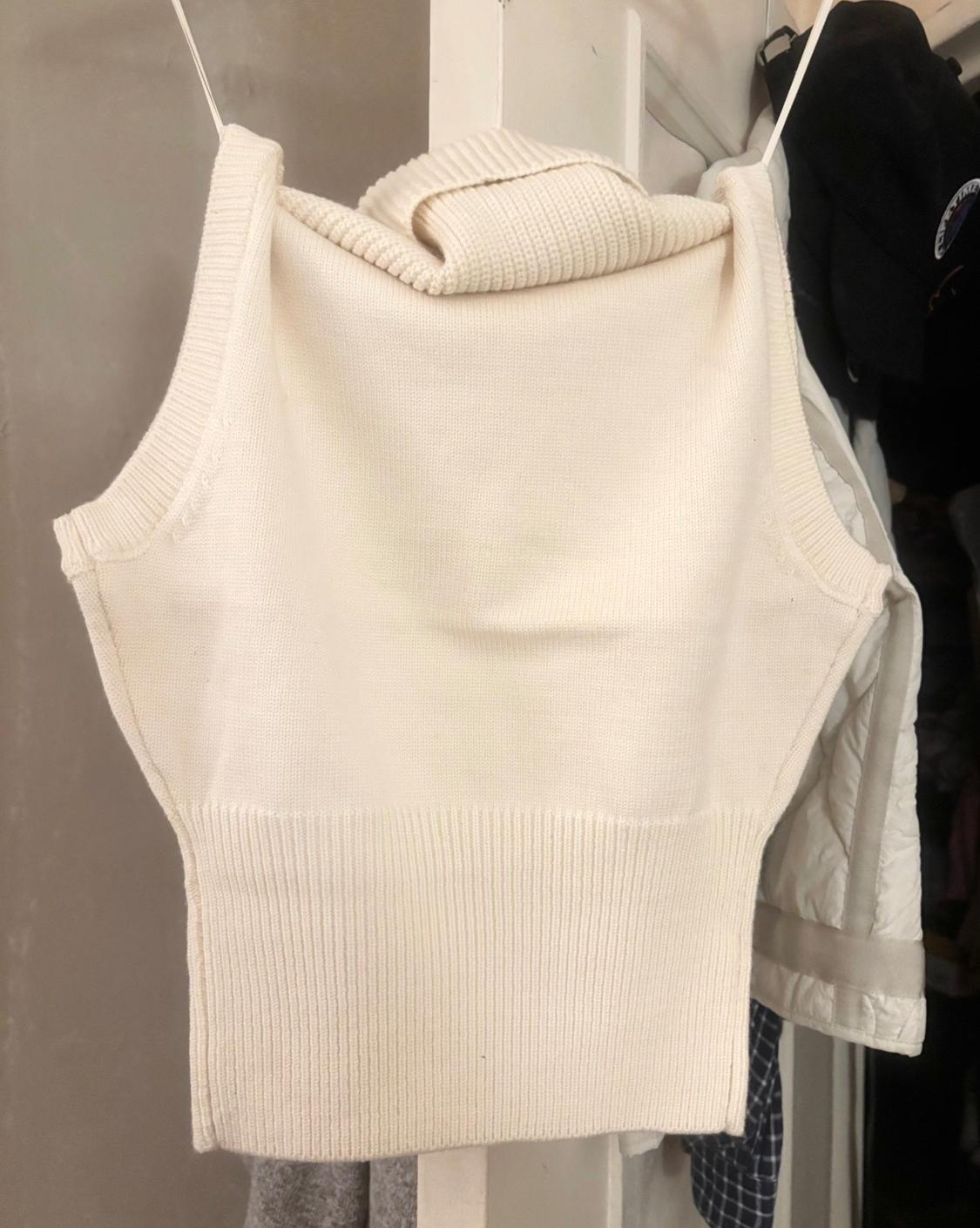 PULL SANS MANCHES COL ROULÉ ÉCRU - Image 2