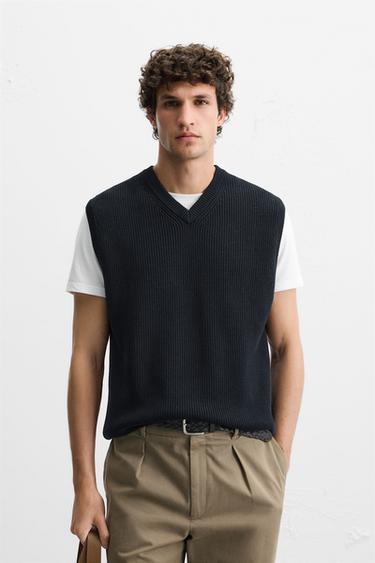 TEXTURED KNIT VEST - Navy blue by Zara