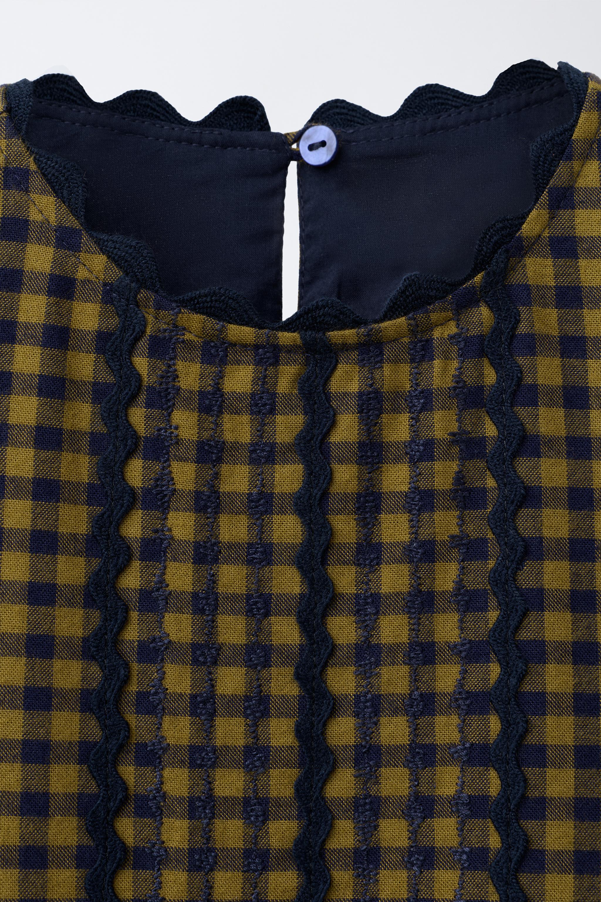 ROBE À CARREAUX ET ONDULINE