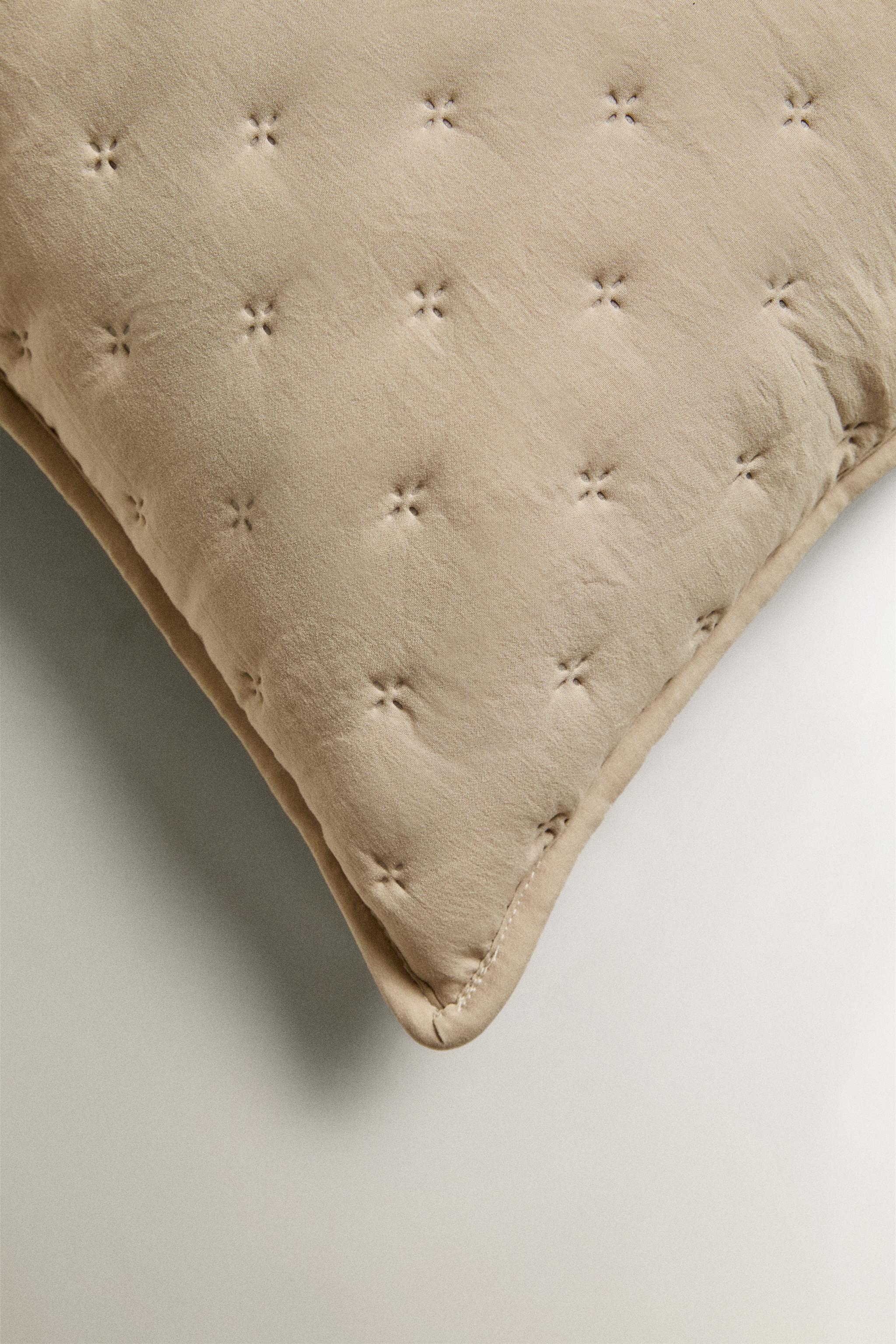 QUILT CUSHION COVER WITH QUILTED DOTS — Beige