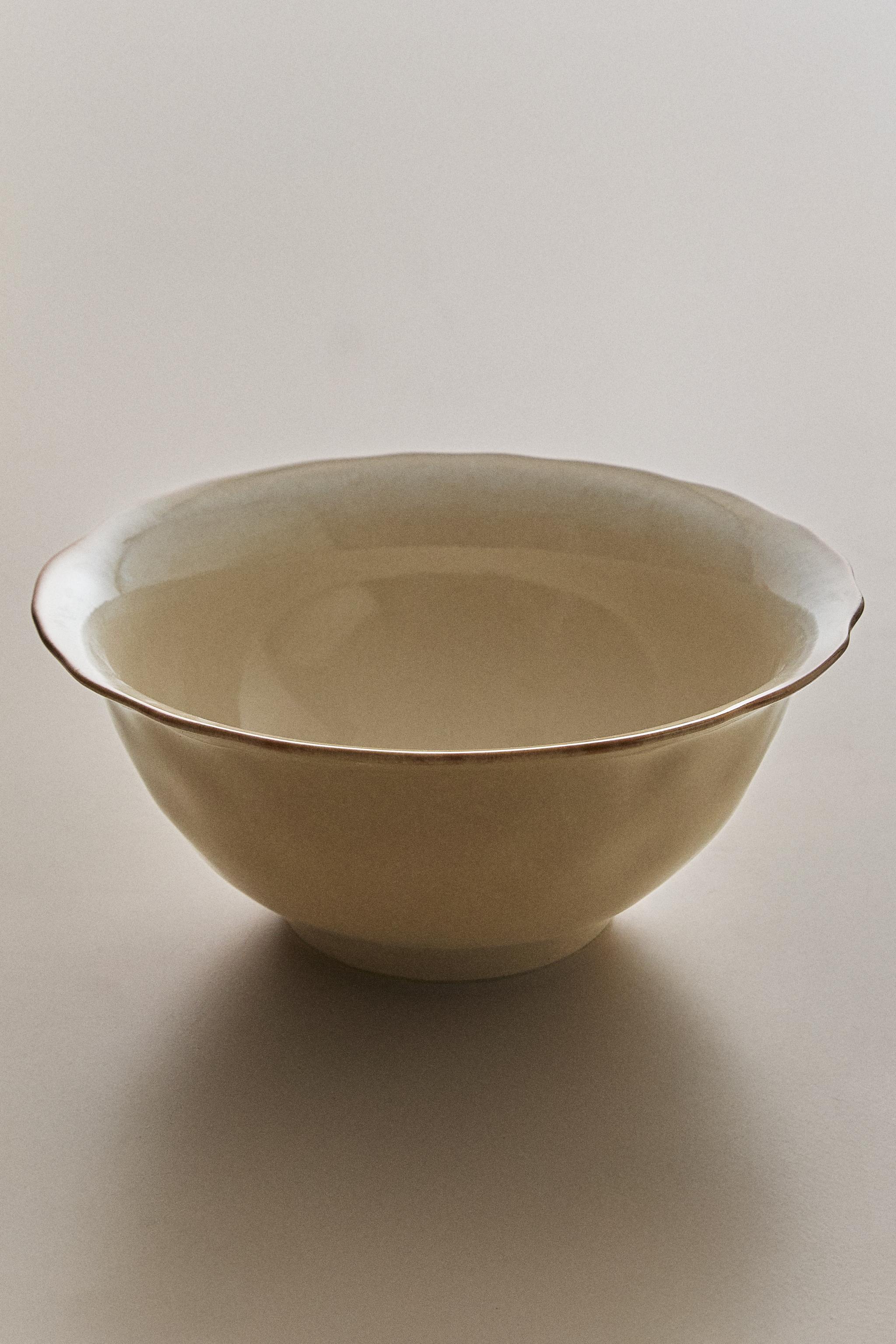 STONEWARE SALAD BOWL WITH IRREGULAR EDGE