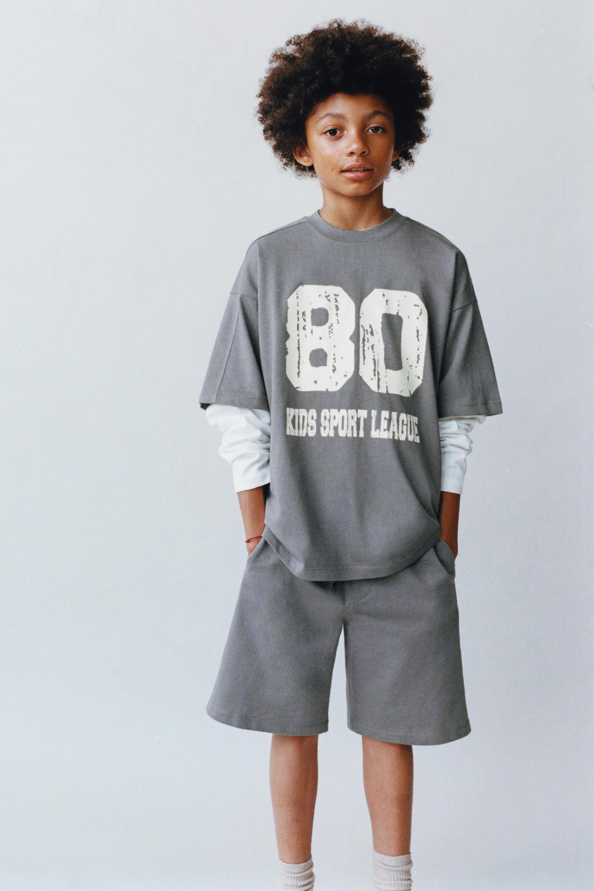 ★LMC★ロゴTシャツ & バミューダショーツ セットアップ テキストプリント入りTシャツとバミューダショーツのセット