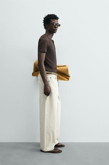 T-SHIRT SLIM COL TUNISIEN - Marron foncé de Zara - Image 3