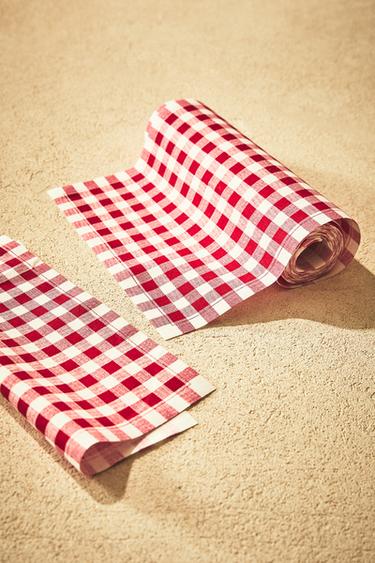 ROLL PACK OF GINGHAM CHECK COTTON NAPKINS (PACK OF 20) - Red / White by Zara - Image 5